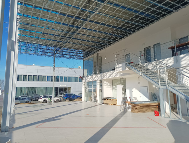 Rebranding autosalonu pro BYD