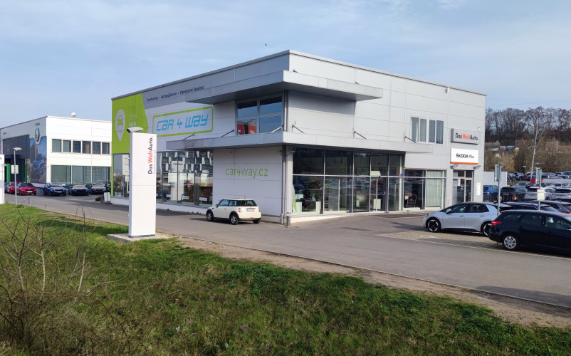 Rebranding autosalonu pro BYD