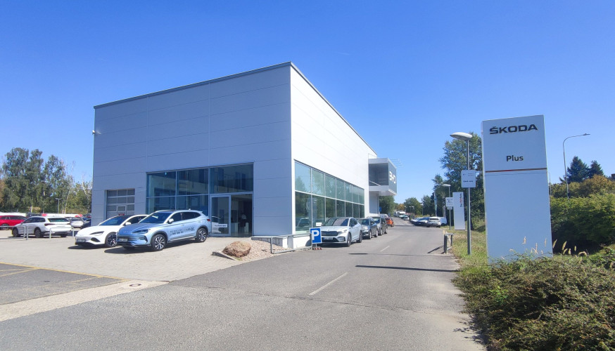 Rebranding autosalonu pro BYD