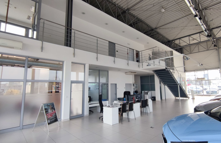 Rebranding autosalonu pro BYD